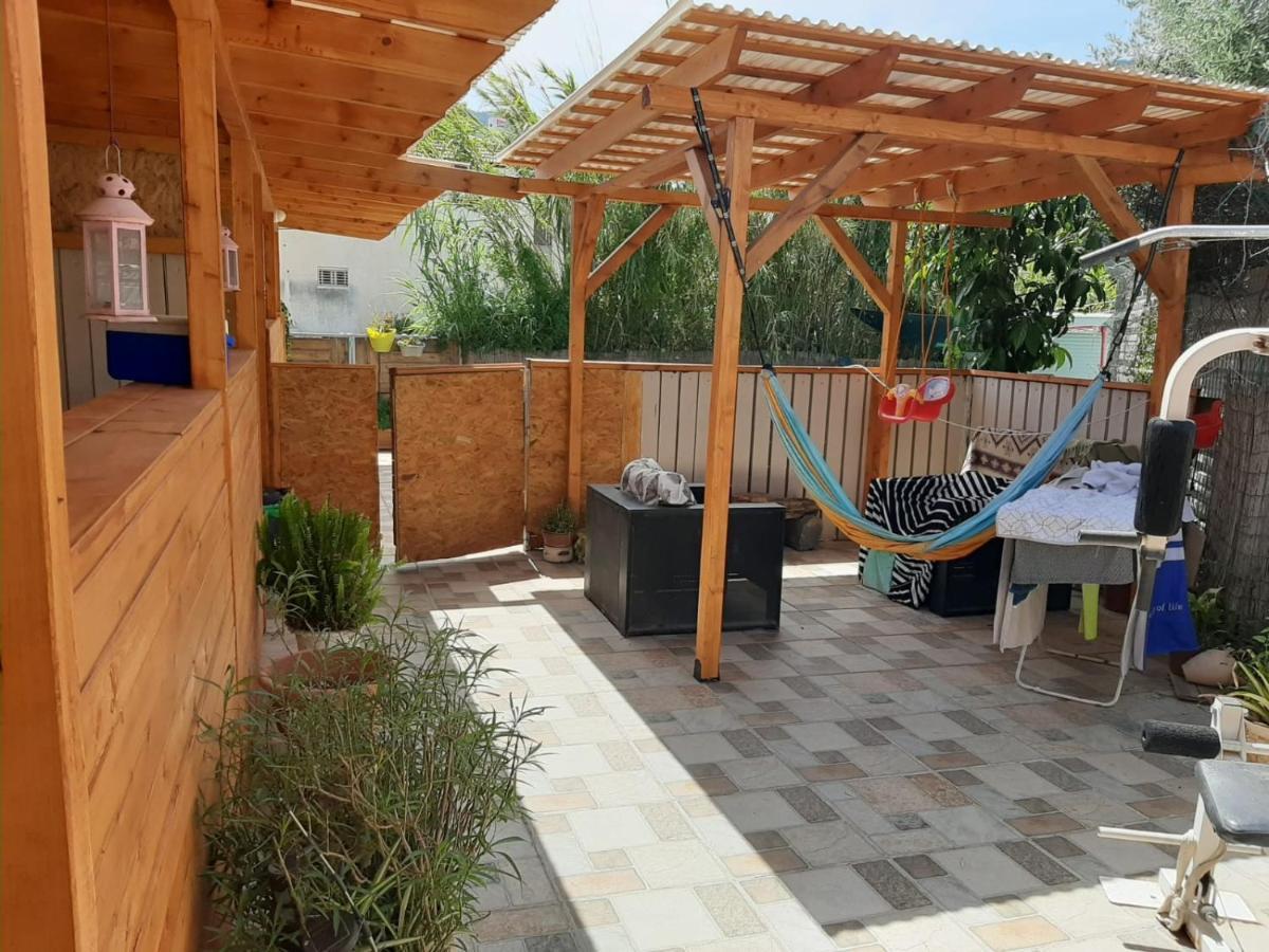 Naftali Albilia Kiryat Shmona Esterno foto