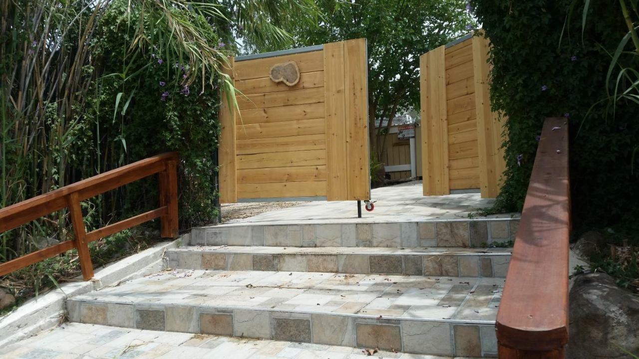 Naftali Albilia Kiryat Shmona Esterno foto